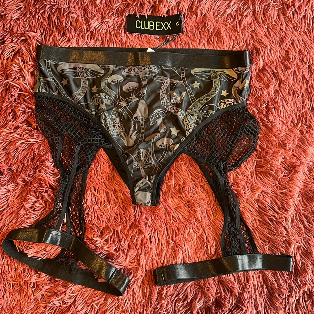 Light reflective mushroom garter bottoms